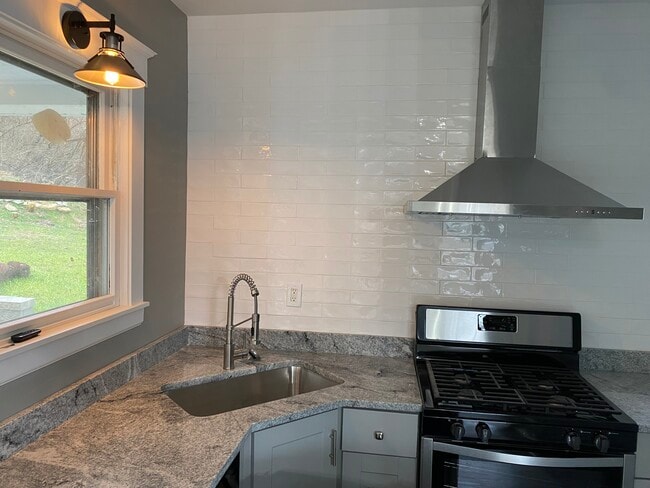 Photo - 2303 Center St