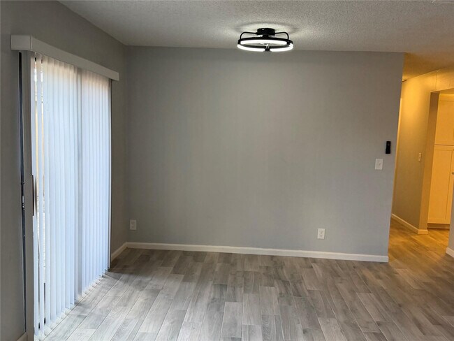 Photo - 6522 Harbour Rd