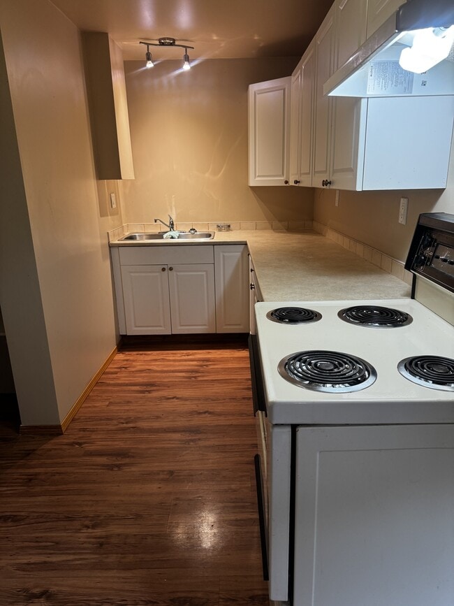 Photo - 4182 Jackson Crescent