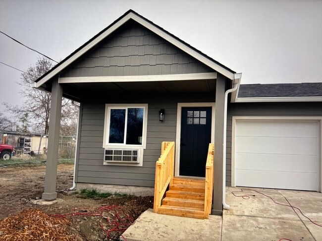 Building Photo - Division St