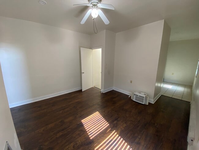 Photo - 527 Oldham St Unidad 2nd Floor