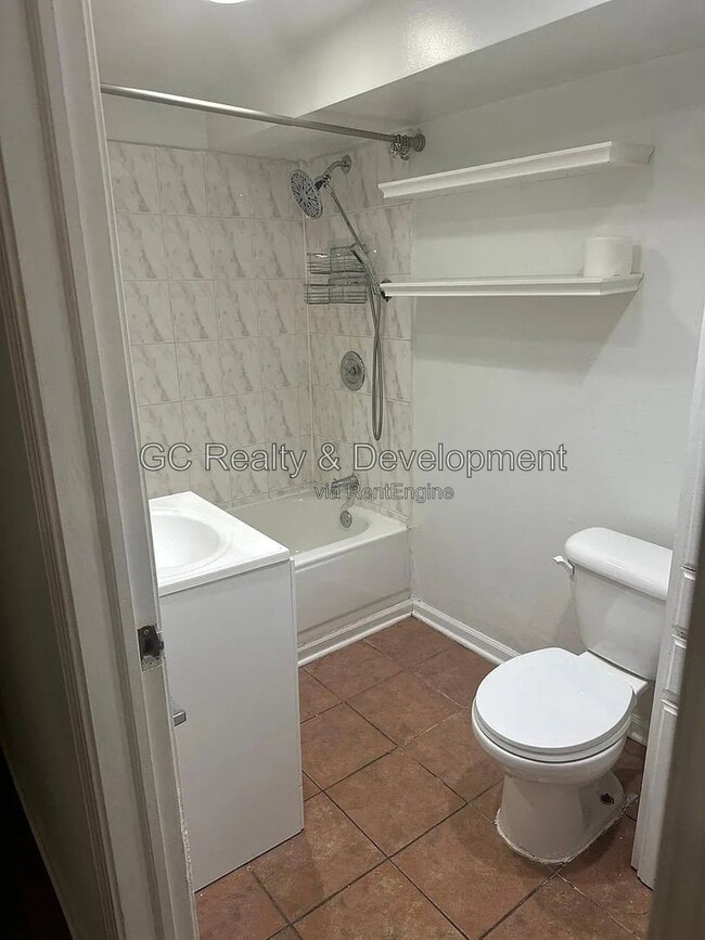 Photo - 4422 S St Lawrence Ave Unit B
