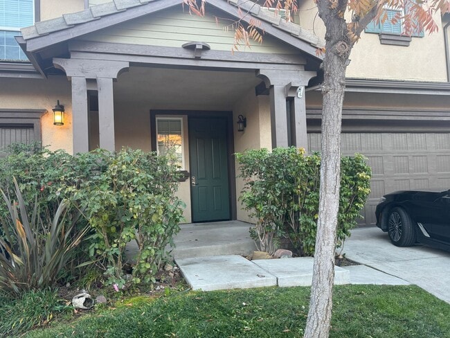 Building Photo - 3 Bedroom, 2.5 Bathroom Condominium in Dove Creek Atascadero