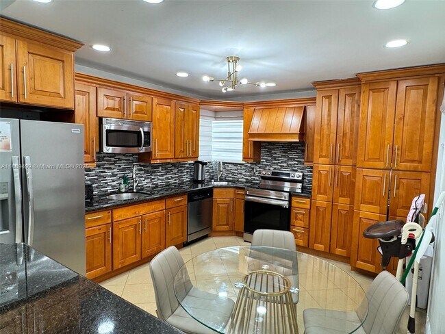 Photo - 17800 NE 10th Ave