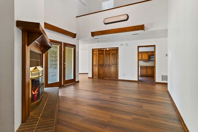 Photo - 1300 W Church St