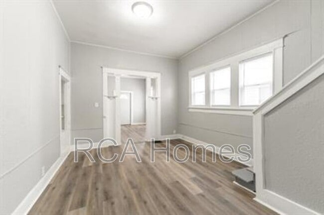 Photo - 2427 N Kenwood Ave