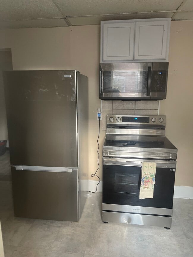 Building Photo - 1135 Lancaster Ave Unit B Rental