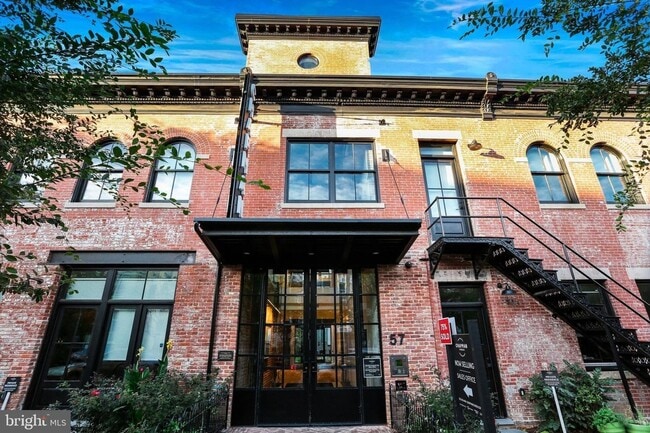 Photo - Trendy 1 Bedroom + den in Truxton Circle| Water included! Unidad 408