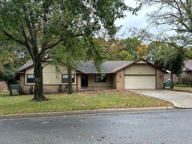 Photo - Available 7/1! Spacious 3 Bedroom, 2 Full Bathroom Rogers Home in Quiet Neighborhood