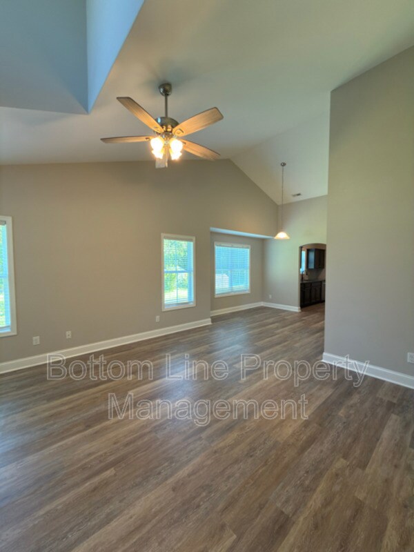 Photo - 200 Alexander St