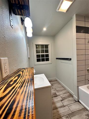 Photo - 833 Woodland Dr House