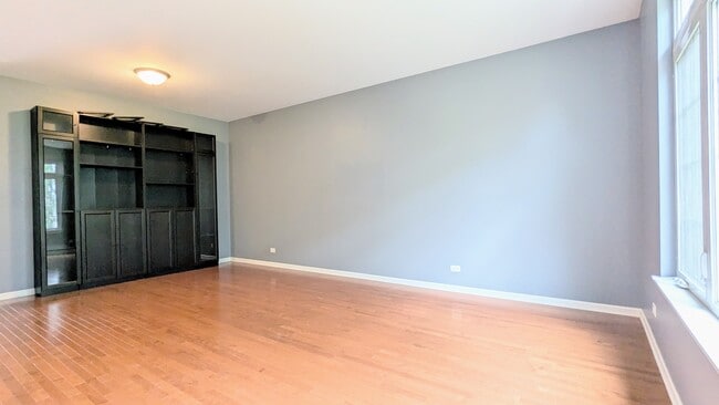 Photo - 284 Edmundton Cir