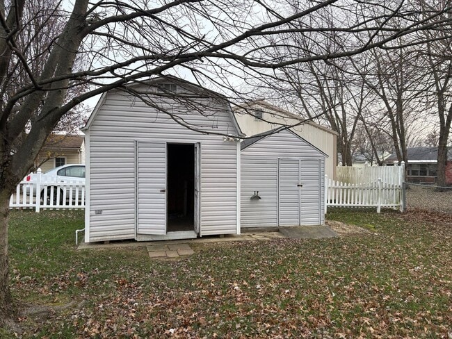 Photo - 870 Geneva Ave