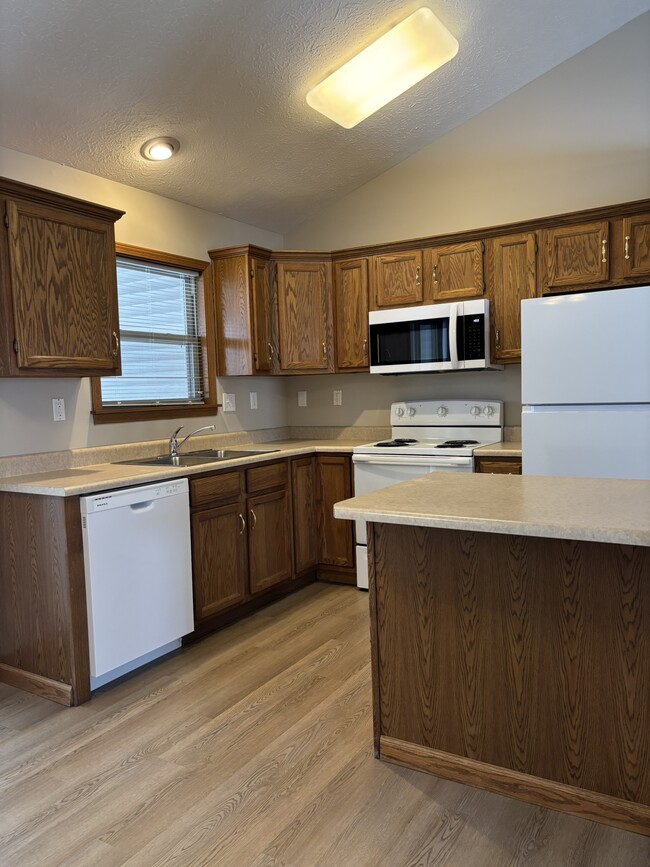 Kitchen - 2101 Fincastle Way Unit B
