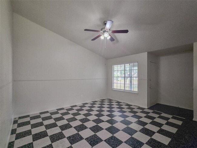 Photo - 626 Greenlawn Blvd
