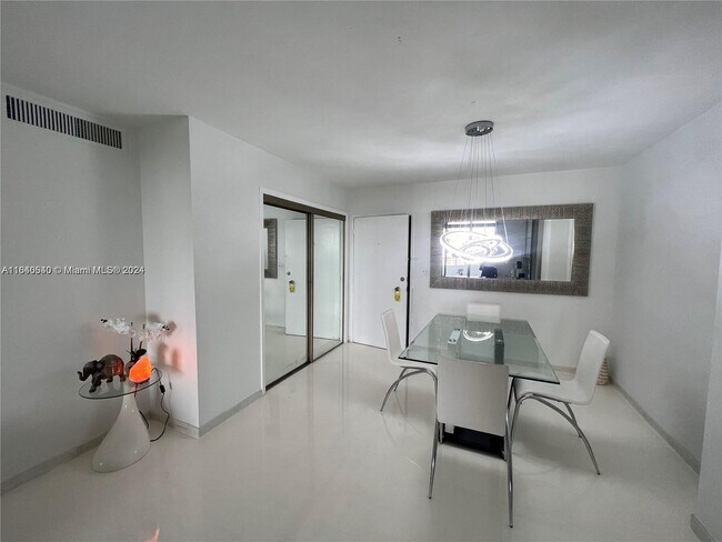 Photo - 5555 Collins Ave Unit 7T