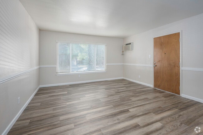 2BR, 1BA - Living Room - 1711 N Street, Sacramento