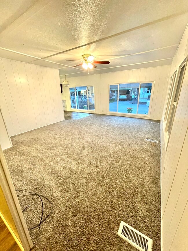 Photo - 2322 Tacoma Rd E Unit 9