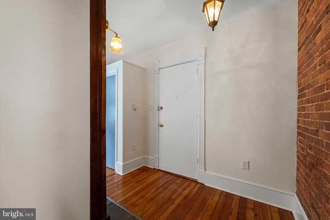 Photo - 402 S Loudoun St Apartment Unit 2