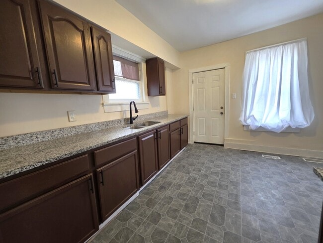 Photo - 382 North St