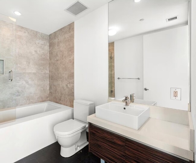 Building Photo - 455 S Van Ness Ave Unit 4 Rental