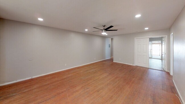 Photo - 8BD/4BA on Rockford! Great Yard! (Lease ou...