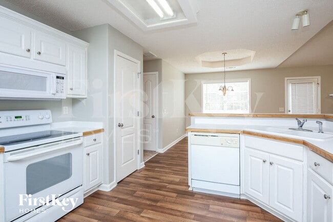 Photo - 833 Brandon Dr