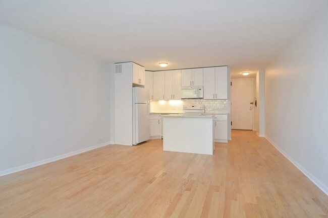 Photo - 2400 N Lakeview Ave Unidad 317