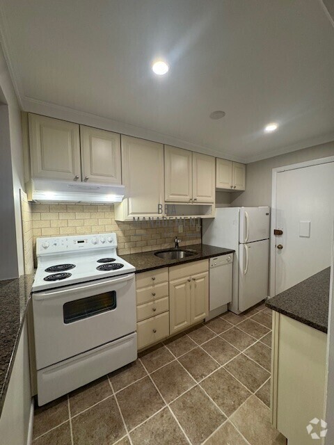 Building Photo - 28 Brentwood St Unit 5 Rental