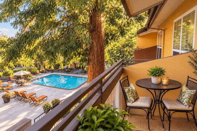 Redwood Plaza Apartments