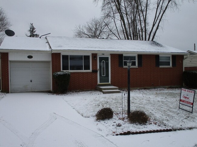 Building Photo - 3 Bedroom/1.5 Bath Brick Ranch In Miamisburg