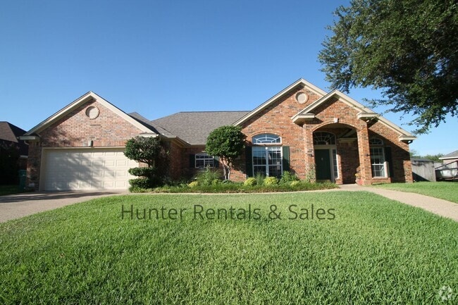 Building Photo - Country Trails Beauty! Rental