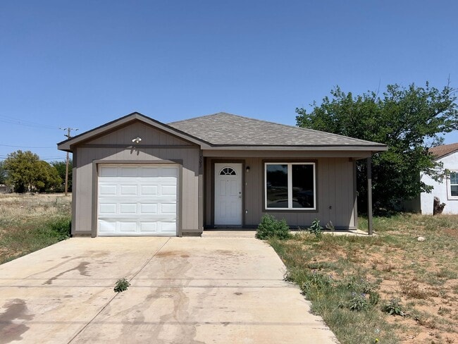 Building Photo - Cozy 3/2/1 in Northeast Lubbock