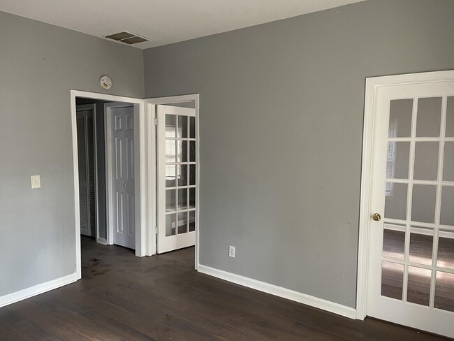 Photo - 2162 Montrose Ave SW