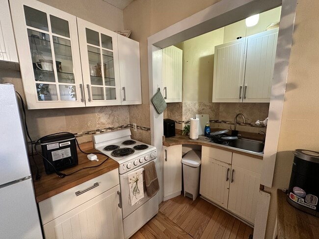 Building Photo - 65 Burbank St Unit 12