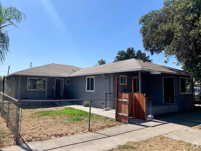 Building Photo - 912-914 Fresno St Unit 912 Fresno St Rental