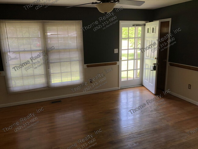 Photo - 1711 Woodlawn Dr