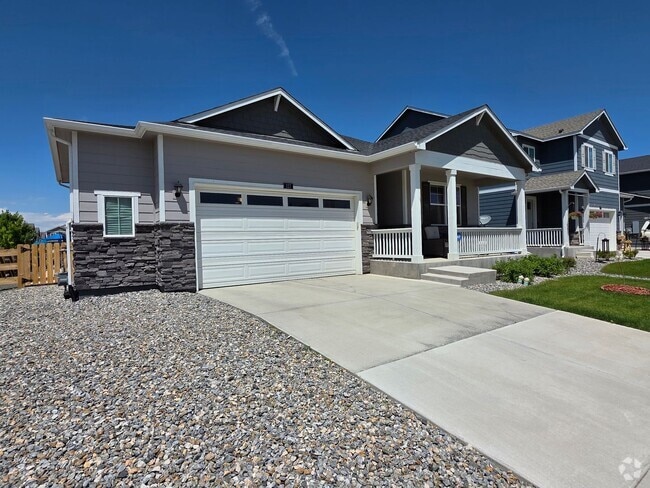 Building Photo - Beautiful Newer Build 3 Bedroom Home in Be...