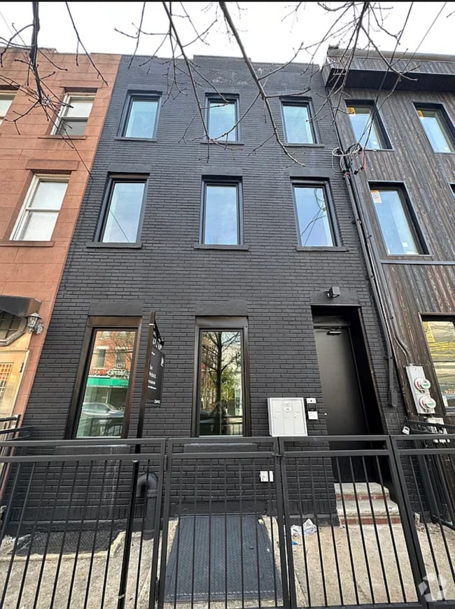 Building Photo - 301 Van Brunt St Unit Garden Rental