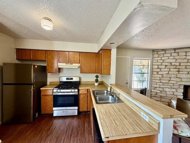 Photo - 402 Hedgewood Dr