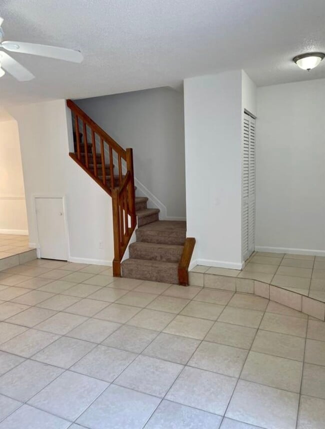 Photo - 2888 Edgehill Ln