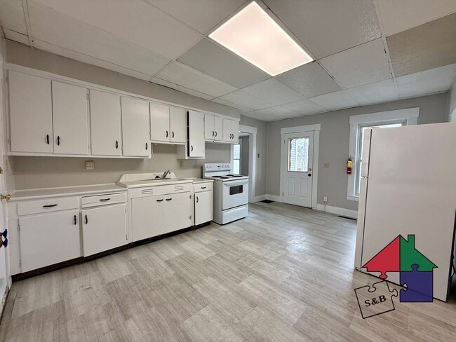 Building Photo - 23 Branch St Unit 2