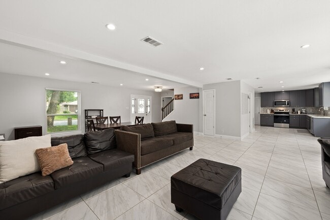 Photo - 2114 Briargreen Dr