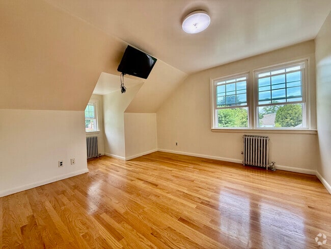 Building Photo - 332 Jackson Ave Rental