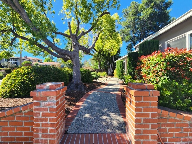 Photo - Charming 2 Bedroom, 2 Bathroom Home in Redwood City Unidad #A