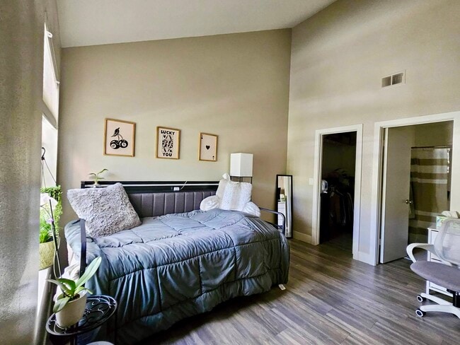 Building Photo - 1070 Calle Del Cerro Unit 1614