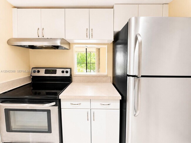 Photo - 14421 N Kendall Dr Unit 000