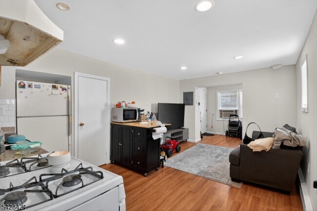 Photo - 1290 Baker St Unidad 1L