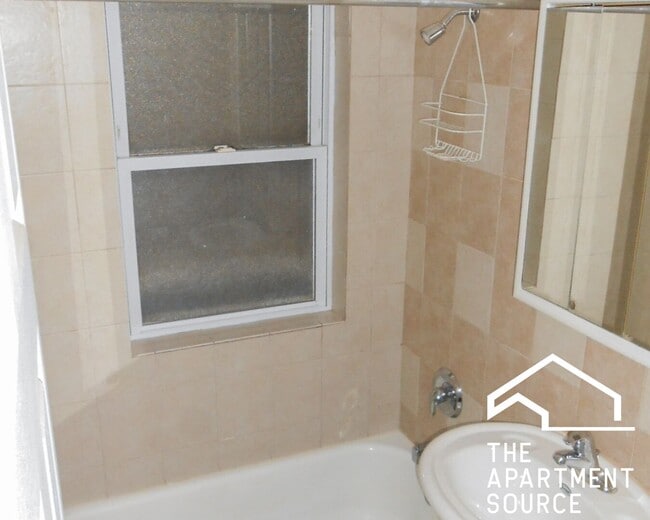 Photo - 5131 N Wolcott Ave Unidad 1
