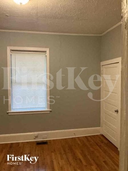 Photo - 1028 Birch St SW